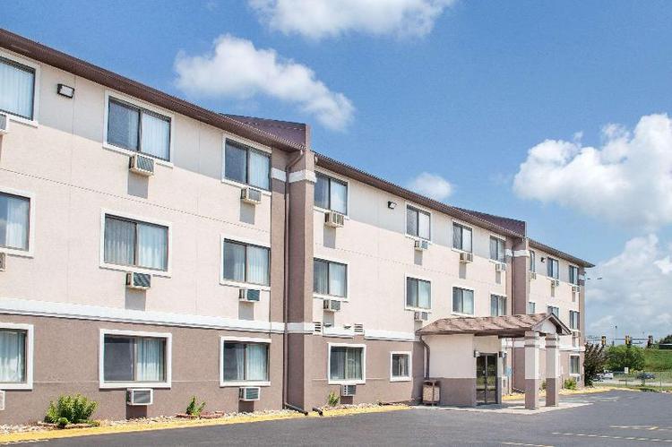 Boarders Inn & Suites Waterloo/Cedar Falls