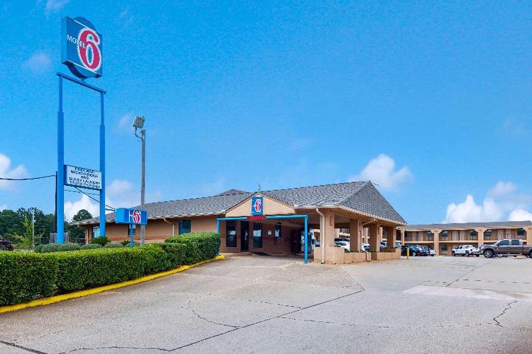 Super 8 Motel - Marshall