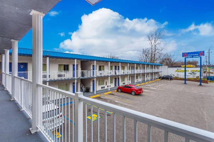 Motel 6 Huntington, WV