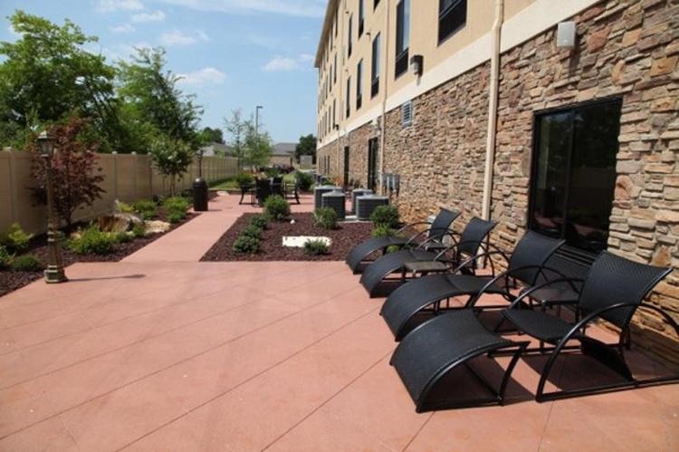 Holiday Inn Express & Suites Huntsville Airport