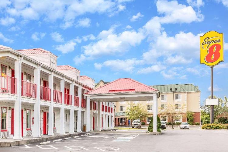 Super 8 by Wyndham Clinton TN