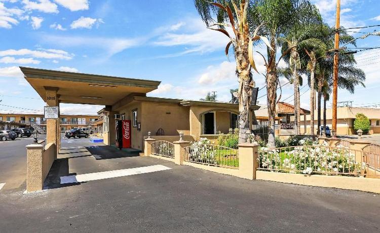 Harbor Inn & Suites La Habra