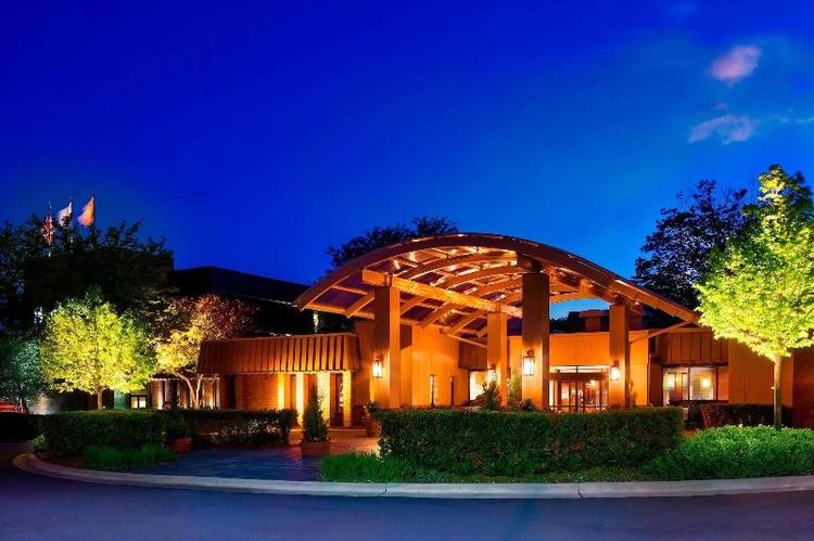 Sheraton Milwaukee Brookfield