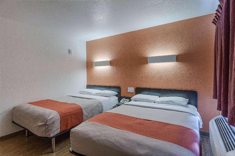 Motel 6 Oshkosh