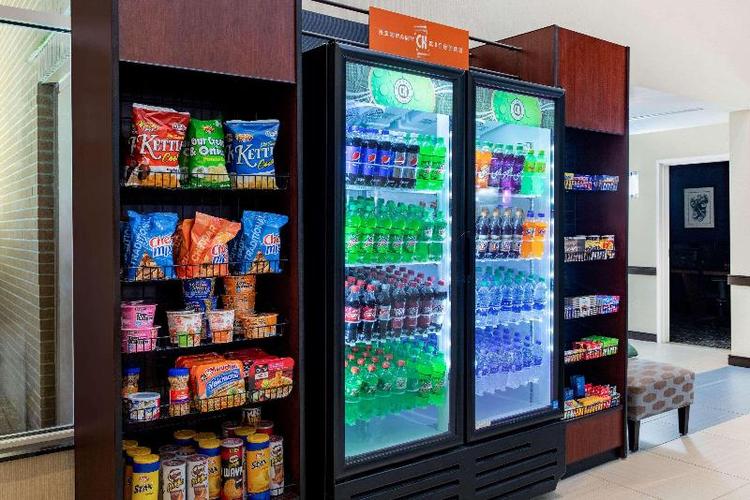 La Quinta Inn & Suites Indianapolis Airport West