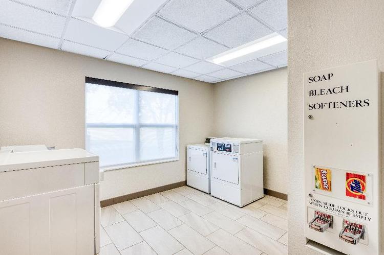 Holiday Inn Express Hotel & Suites Green Bay East