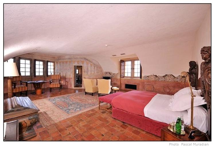 Chateau De Bagnols
