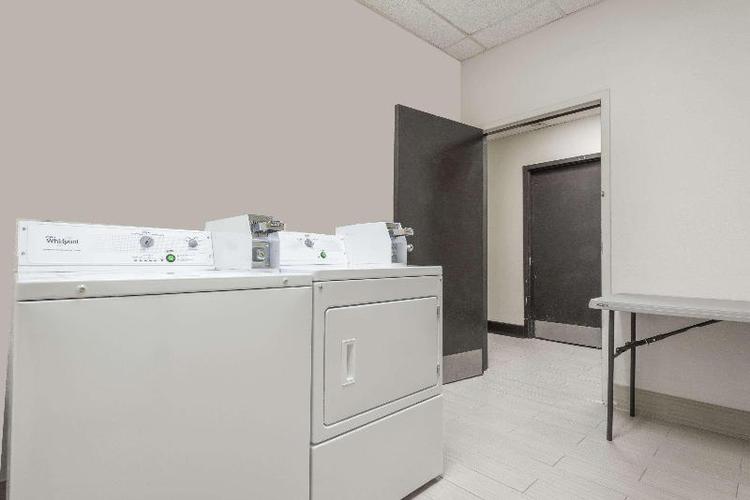 Days Inn by Wyndham Ashland
