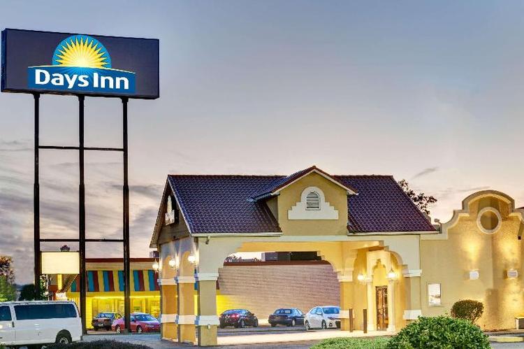 Days Inn by Wyndham Louisville Airport KY