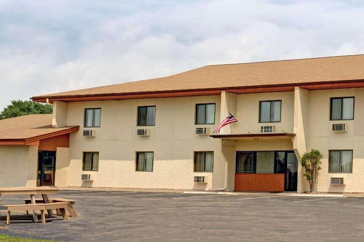 Super 8 by Wyndham Buffalo