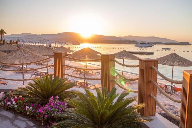 Caresse, A Luxury Collection Resort