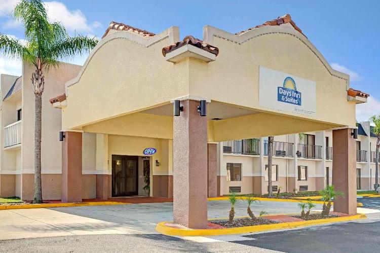 Days Inn & Suites by Wyndham Tampa near Ybor City