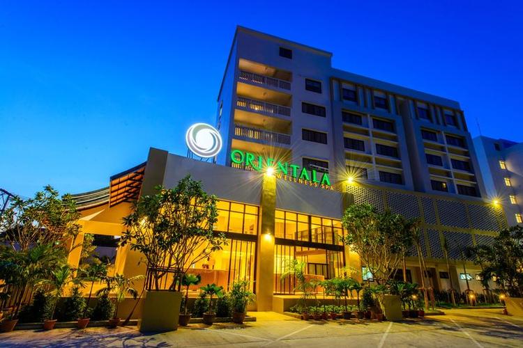 Recenta Suite Phuket Suanluang