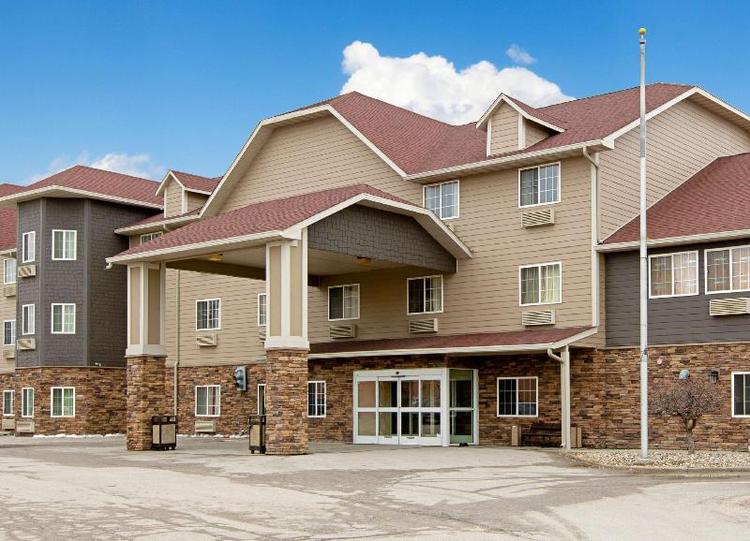 Red Roof Inn & Suites Omaha - Council Bluffs