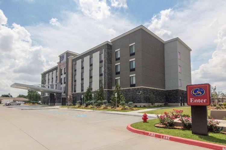 Comfort Suites Airport on Meridian