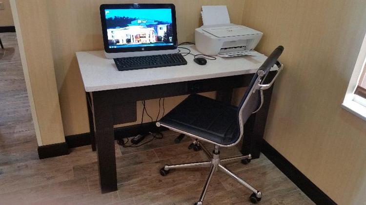 Holiday Inn Express and Suites Cherokee Casino
