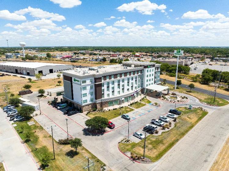 Holiday Inn Hotel and Suites Waco Northwest