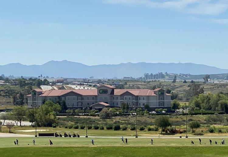 Holiday Inn Express and Suites Beaumont Oak Valley