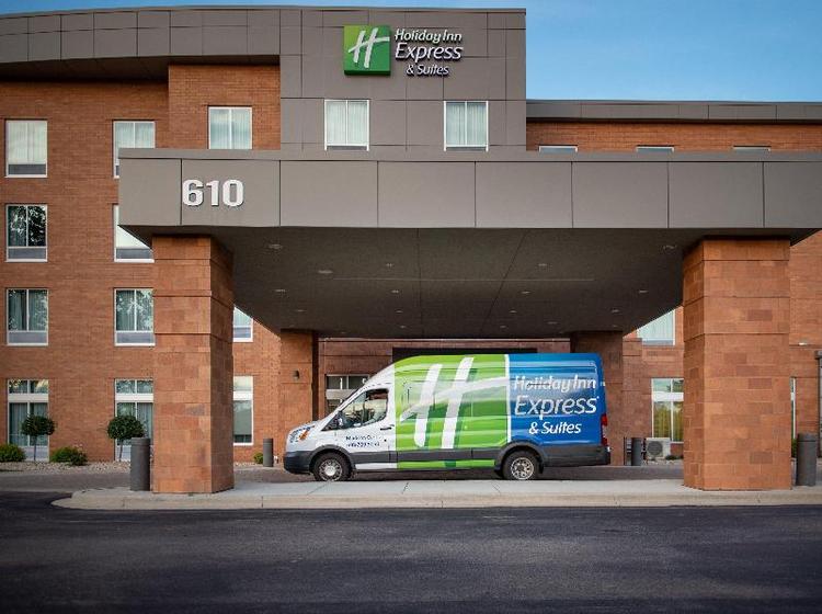 Holiday Inn Express and Suites Madison Central