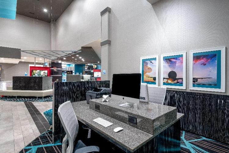 Holiday Inn Express and Suites Charlotte Airport