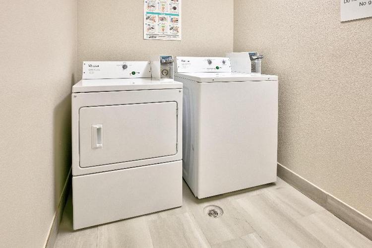 Holiday Inn Express and Suites North Dallas at Pre