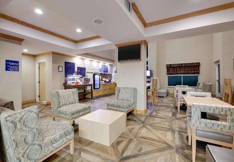 Holiday Inn Express and Suites San Antonio Brooks