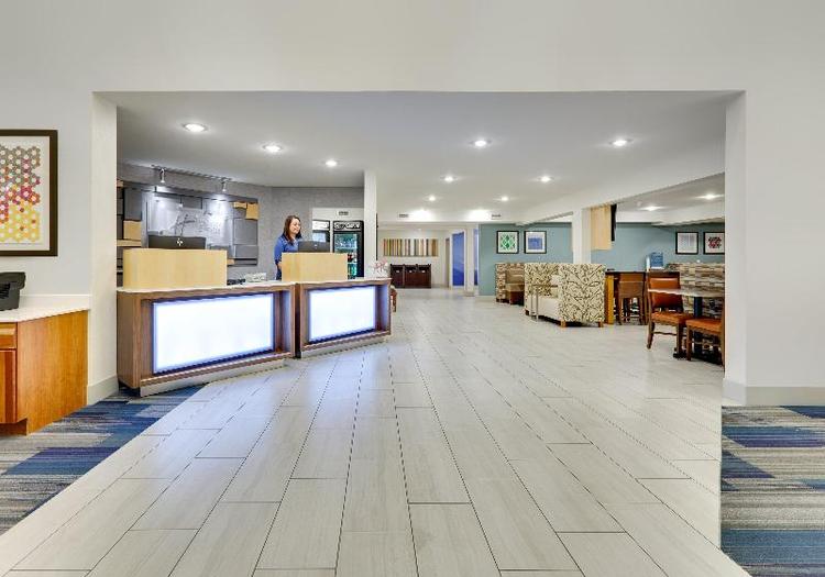 Holiday Inn Express and Suites Scottsbluff Gering