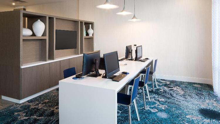 Holiday Inn Express & Suites Orlando at Seaworld