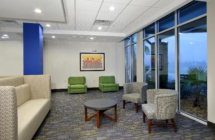 Holiday Inn Express and Suites Columbus North