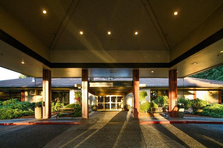 Olympia Hotel at Capitol Lake