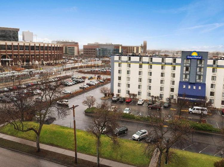 Days Hotel By Wyndham University Ave Se