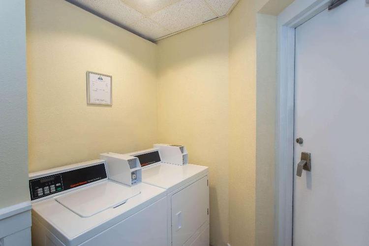 Days Inn & Suites By Wyndham Tallahassee Conf Cent