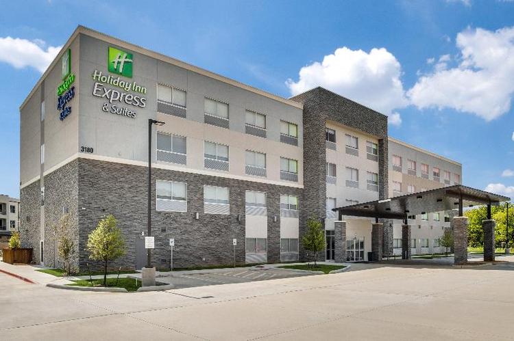 Holiday Inn Express & Suites Denton South