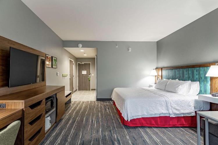 Hampton Inn Madison, OH