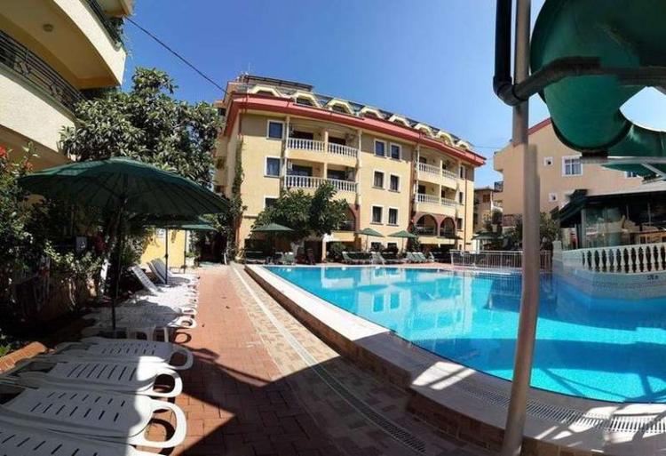 Maxwell Holiday Club