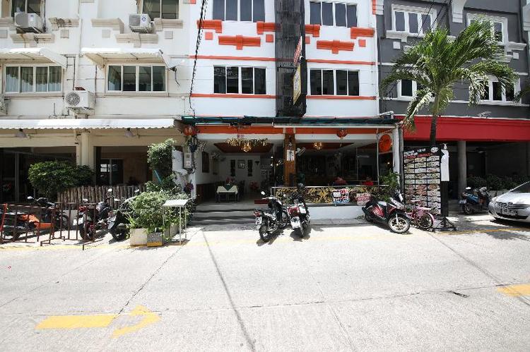 126 Patong Station House Hotel