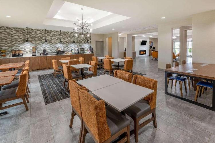 La Quinta Inn Suites By Wyndham Bridgeport