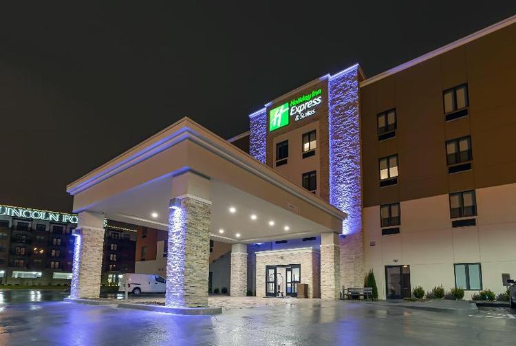 Holiday Inn Express & Suites Columbus -Worthington