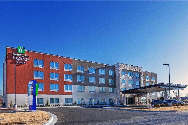 Holiday Inn Express & Sts Tulsa Northeast - Owasso