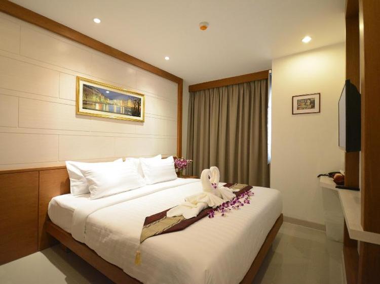 Expat Hotel Patong Center