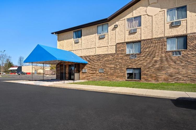 Econo Lodge Inn Suites