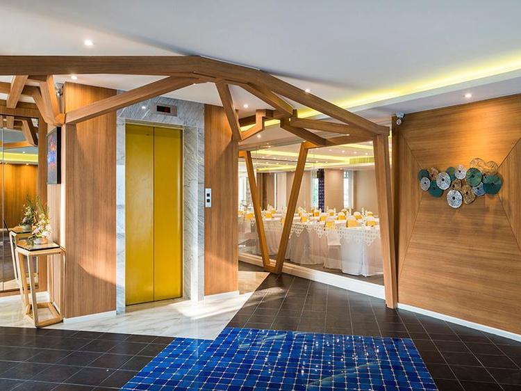 Zircon Hotel