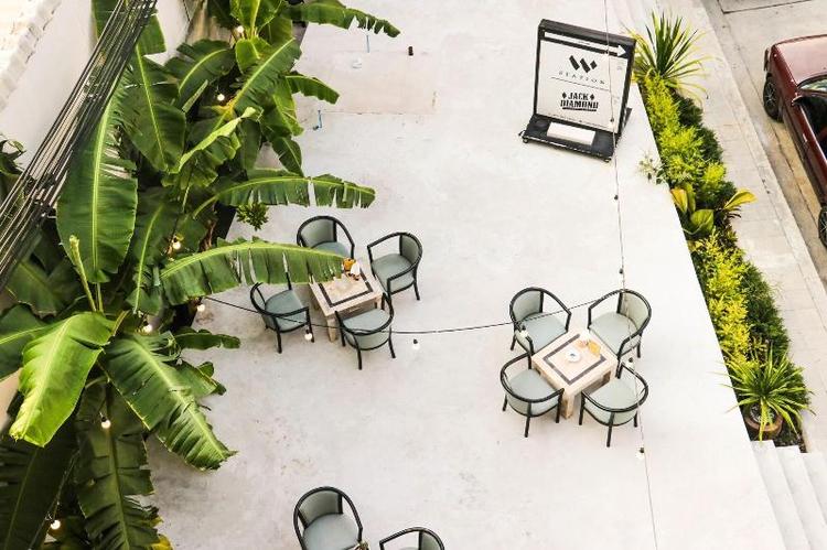 W Station