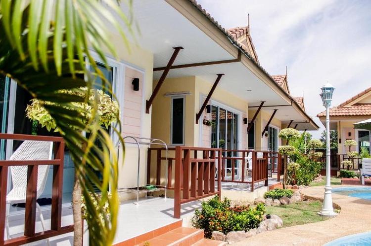Charm Resort Cha Am
