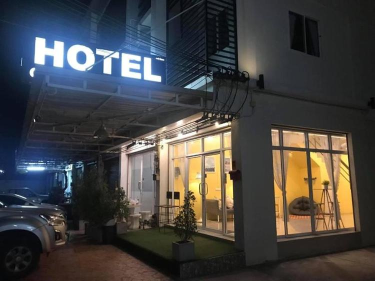 Day II Hotel by ZUZU