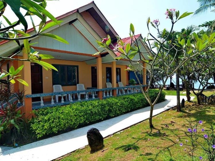 Lanta Emerald Bungalow