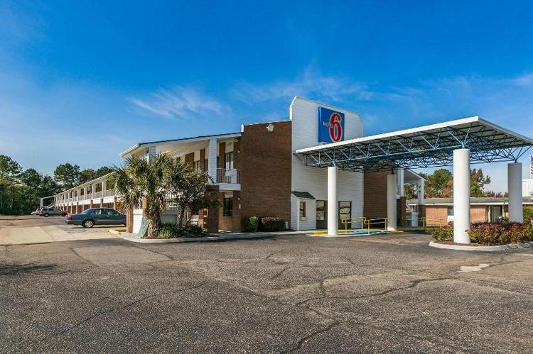 Motel 6 Dothan