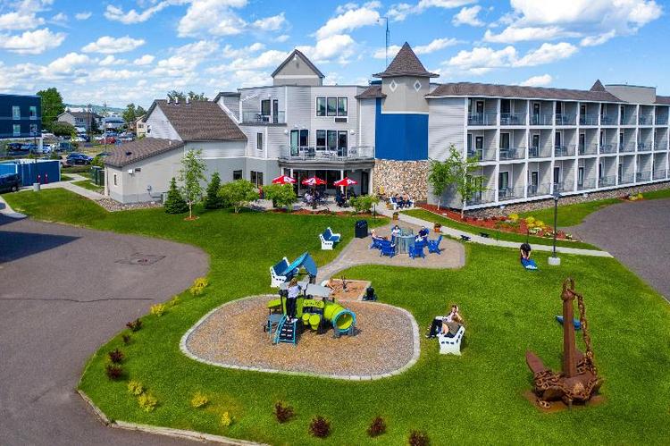 Park Point Marina Inn
