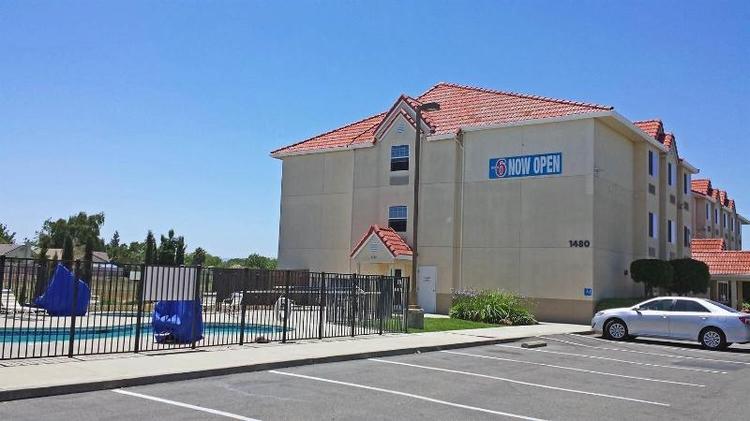 Motel 6 Dixon