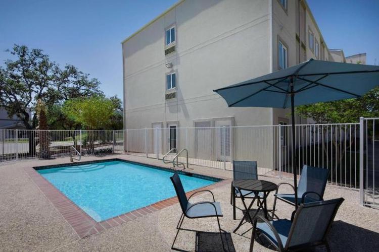 Baymont by Wyndham San Antonio Airport